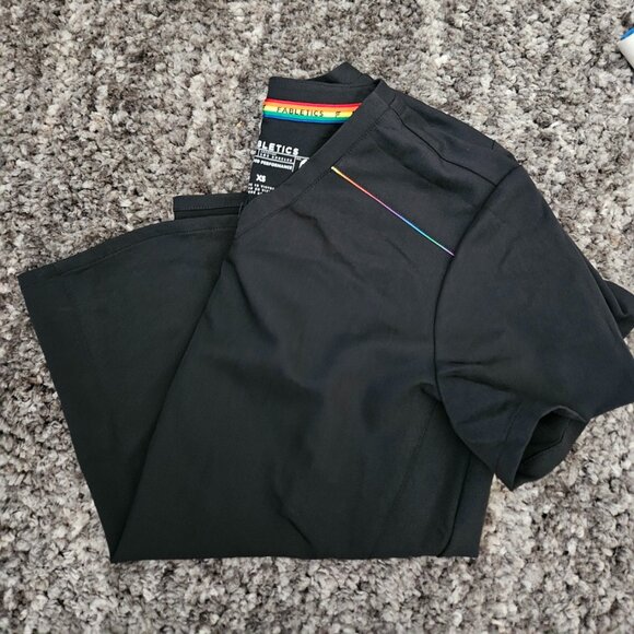 NEW Fabletics Method 2-pocket scrub top RARE Black reflective Rainbow XS - Picture 7 of 8